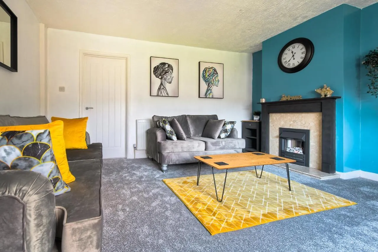 Holiday home Rookwood House - Spacious Home With Free Parking - Short Stay Leeds Leeds  United Kingdom